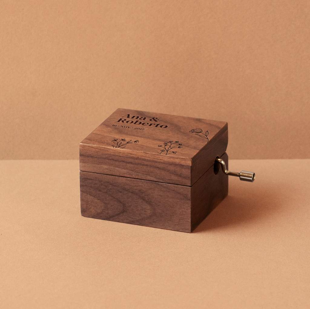 Caja de música de madera de nogal Poulain